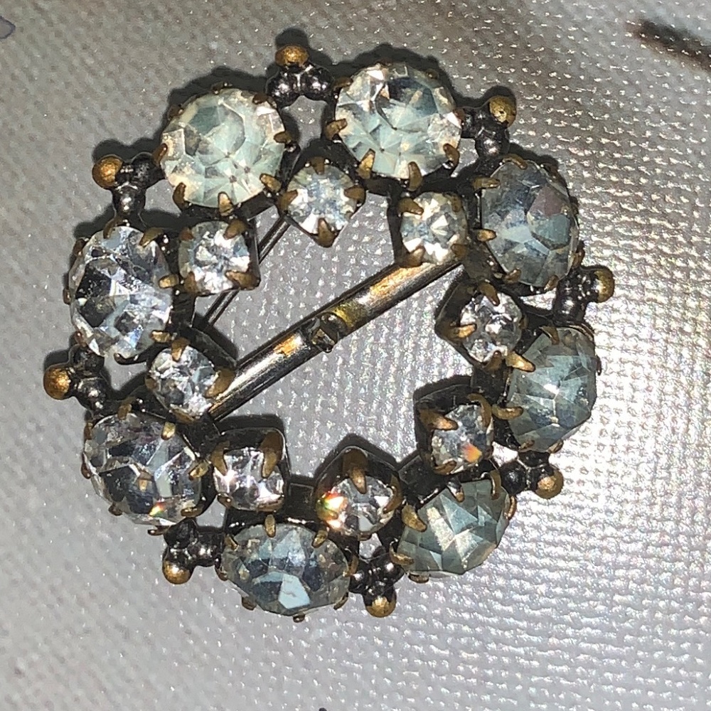 Very Vintage Glass Sparkle Large Rhinestones Brooch